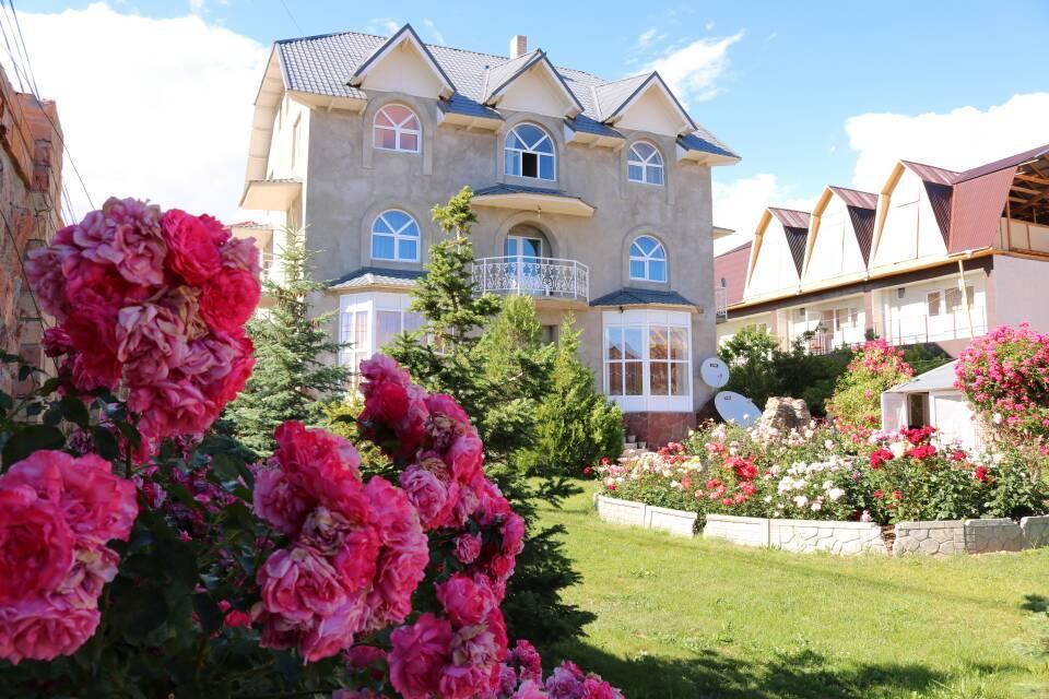 Гостевой Дом "Ысык-Куль - Светлана" Tscholponata Exterior foto